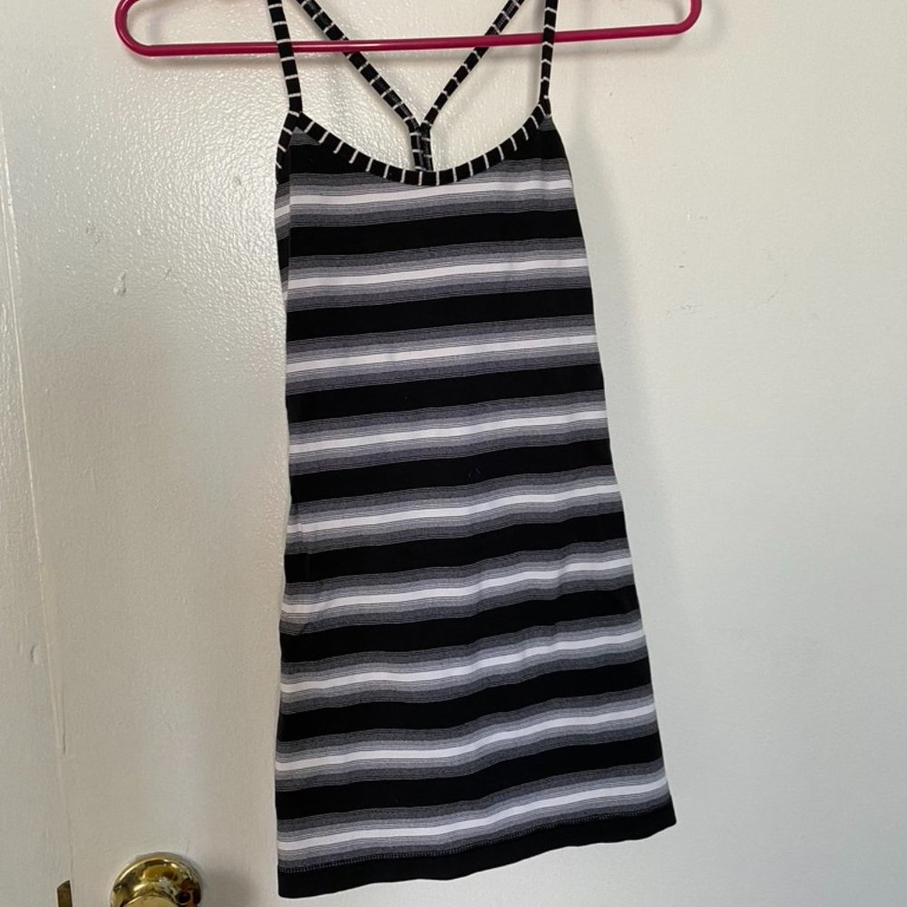 Lululemon athletic top